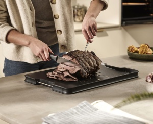 Tocator multifunctional Joseph Joseph CutCarve Plus negru antialunecare cu manere din inox - Img 3