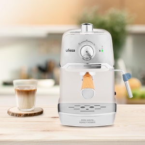Ufesa Portafilter Machine C7238 Cream, Espressor cu spumant de lapte, 20 bari, Incalzire cesti, Design clasic compact, Alb - Img 5