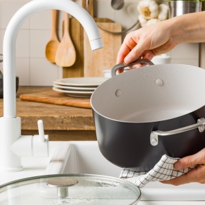 Vase de gatit KitchenAid Brater din aluminiu, 20 cm, 3,11 L, negru - Img 6