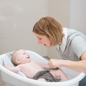Angelcare Badesitz Light Pink Suport Ergonomic pentru Baie Bebe Material Soft-Touch - Img 7