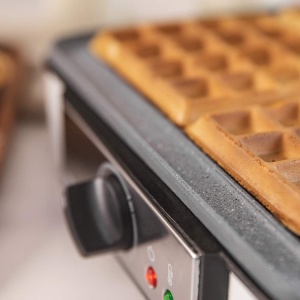 Aparat electric de vafe Cecotec Fun Gofrestone 4Inox. 1200 W, otel inoxidabil, 4 vafe in acelasi timp, acoperire antiaderenta Rockstone, temperatura reglabila - Img 5