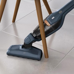 Aspirator Electrolux Stick EERC75DB, material de calitate, design robust - Img 2