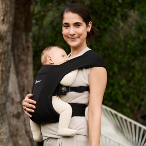 Babytrage Ergobaby Embrace pentru Neugeborene, 0-12 luni, 3,2-11,3 kg, Negru - Img 9