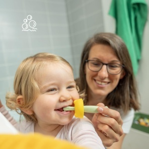 Badabulle Periuta de dinti bebe din silicon cu 3 capete interschimbabile ergonomica si sigura - Img 2