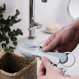 BEABA, Pieptene, Perie de par pentru bebelusi si copii, Cu compartiment de depozitare integrat pentru pieptene in spatele periei - Albastru - Img 5