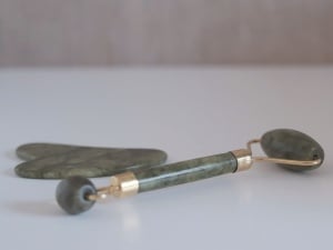 BEPER C301ABE101 Roll and Stone Gua Sha in Jade, Instrument de masaj cu rola de jad si Gua Sha, Masaj facial si corporal, relaxant, distanta si varsta, verde - Img 8