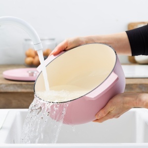 Caserola din fonta KitchenAid 26cm, 5.2L, roz uscat, rezistenta si versatila - Img 6
