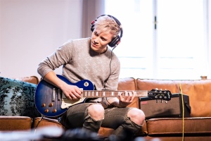 Casti Austrian Audio Hi-X15, casti profesionale pentru studio de inregistrari, sala de repetitii sau utilizare zilnica (over-ear, tampoane pentru urechi din spuma cu memorie, conexiune jack de 3,5 mm), negru/rosu - Img 7