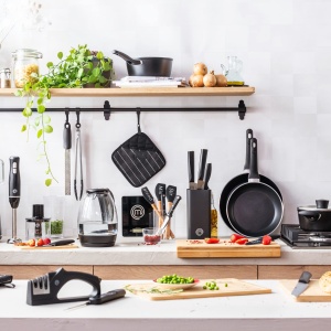 Cratita MasterChef cu capac de sticla, oale de gatit cu inductie de 20 cm, oala pentru paste, oala pentru supa, cratita din aluminiu negru, acoperita, inductie pentru oala, tigai potrivite pentru toate aragazurile, rezistente la zgarieturi - Img 9