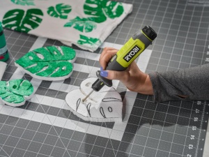 Cutter cu fir Ryobi RHC4-0, 4V, 450C, pentru taierea polistirenului si a spumei - Img 2