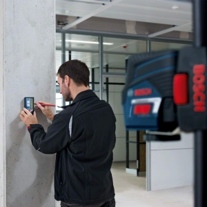 Detector laser Bosch Professional LR 7, raza 5-50 m, rosu si verde, cu baterii AAA - Img 6