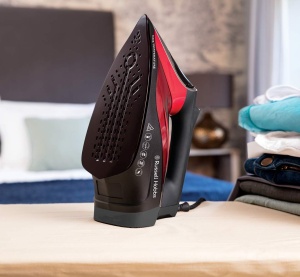 Fier de calcat cu abur Russell Hobbs [opt. Temperatura pentru toate tesaturile] One-Perfect-Temperature (2600W, 210 g/min jet de abur suplimentar, talpa de turmalina ceramica, autocuratare, anti-calcar) Fier de calcat 25090-56 - Img 5