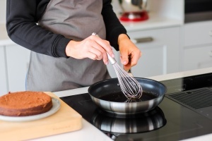 Fierbator de oua KitchenAid Premium din otel inoxidabil, design ergonomic - Img 2
