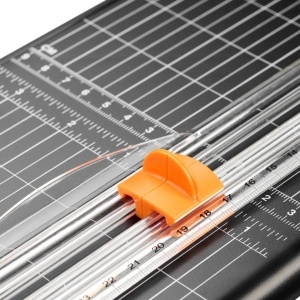 Fiskars Papierschneidemaschine 1004639 A4 Lama din otel inoxidabil titanium NegruPortocaliu - Img 4