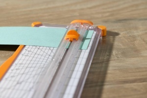 Fiskars Papierschneider SureCut 1077799 A4 AlbPortocaliu Capacitate 10 Foi - Img 8