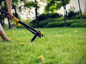 Fiskars Xact 1077305 Unealta pentru indepartarea buruienilor 1 m NegruPortocaliu - Img 15