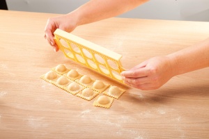 Formator Ravioli Tescoma pentru 10 ravioli, plastic rezistent - Img 8