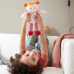 HABA Cuddly Doll Roya - Papusa moale de carpa 25 cm ideala pentru bebelusi si copii mici - lavabila la 30 degC de la 6 luni - 1303730001 - Img 5