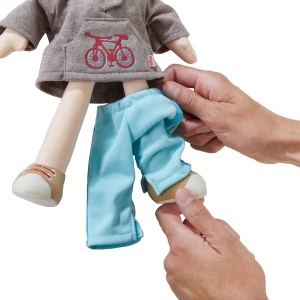 HABA Doll Lian - Papusa moale de carpa 30 cm ideala pentru bebelusi si copii mici lavabila si usor de imbracat si de scos de la 18 luni - 1302109001 - Img 5