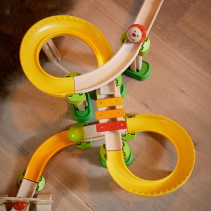 HABA Kullerbu Kugelbahn Sim-Sala-Kling - Pista de bile din lemn pentru copii 2 ani cu elemente sonore si extensibila - Img 8