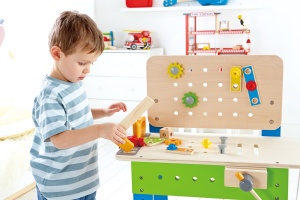 Hape Meister-Werkbench | Banca de instrumente din lemn premiata pentru copii Joc de jucarie Constructie creativa, atelier reglabil pe inaltime de 35 de piese pentru copii mici - Img 3