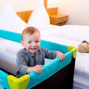hauck Pat de calatorie pentru copii Dream N Play de la nastere pana la 15 kg, Mic pliabil cu landou si fund pliabil, suprafata de culcare 120 x 60 cm (Albastru apa) - Img 2