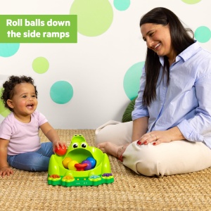 Jucarie interactiva Bright Starts Poppin Ball Frog lumini si sunete pentru copii 6 luni - Img 6
