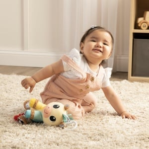 Jucarie senzoriala Lamaze Carson Clydesdale Clip Go pentru bebelusi 0-6 luni - Img 2