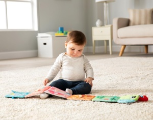 Lamaze Raupenreise L27463 Jucarie pentru Bebelusi 6 luni Culori Vibrante si Sunete - Img 6