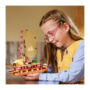 LEGO Disney Moana 2 Moanas Adventure Raft - Barca de jucarie cu panza textila punte detasabila foc de tabara si 3 minifigurine inclusiv Loto si Moni - - Img 2
