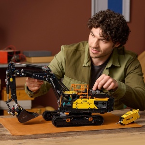 LEGO Technic Volvo EC500 Hybrid Bagger 42215 Motorizat Functii Realiste - Img 8