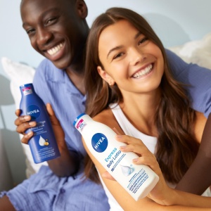 Lotiune pentru corp NIVEA Reichhaltige Body Milk, 400 ml, cu Hyaluron si Ulei de Migdale - Img 8