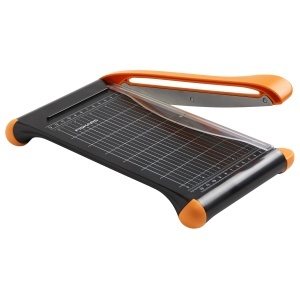 Masina de taiat Fiskars Recycelter, 22,9 cm, autoascutire, pentru hartie si carton - Img 2