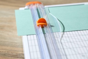 Masina de taiat hartie Fiskars SureCut, A4, 10 foi, cu suport - Img 3