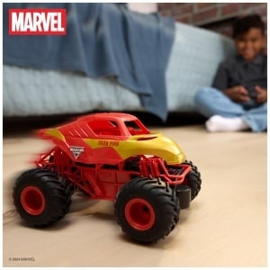 Masina de teren radiocomandata Monster Jam Iron Man, 124, rosu-gold, pentru copii de la 4 ani - Img 2