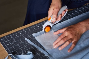 Matte de taiere Fiskars A2, 45 cm x 60 cm, auto-vindecare, grinegru - Img 9