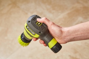 Mini perie de curatare fara fir RYOBI 4 V USB-Lithium RSCR4-0, pentru curatarea usoara a chiuvetelor, cabinelor de dus, fara baterie si incarcator - Img 5