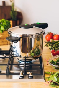 Oala sub presiune Monix Presto 7 L, inox 1810, cu maner ergonomic - Img 5