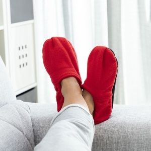 Papuci de casa InnovaGoods, incalzire in cuptor cu microunde, culoare rosie, unisex - Img 5