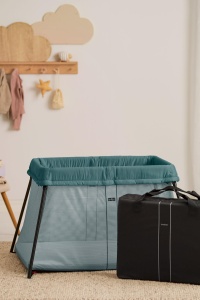 Patut pliant BabyBjorn Light, Verde inchis, pentru copii 0-3 ani - Img 2