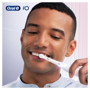 Perie de dinti electrica Oral-B iO cu 2 capete de periere pentru dinti sensibili - Img 5