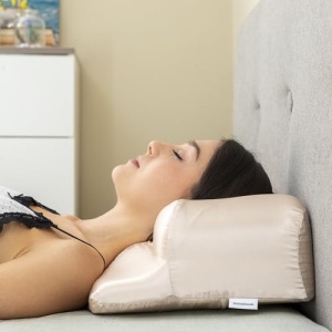 Perna antirid pentru gat cu husa din satin InnovaGoods Youthlow, multicolora - Img 3