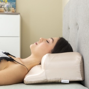 Perna ergonomica InnovaGoods cu husa din satin, anti-falten, multicolora - Img 3