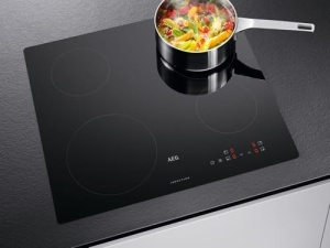 Plita cu inductie AEG autosuficienta 60cm, 4 zone de diferite dimensiuni cu functie de putere 4x pentru gatit rapid, 10 niveluri, fara rame, functionare tactila, blocare pentru copii, montare pe suprafata, IB6420ACB - Img 9
