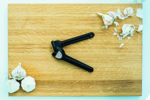 Presa de usturoi Fiskars Functional Form 1028361 Negru Ergonomica si Usor de Curatat - Img 5