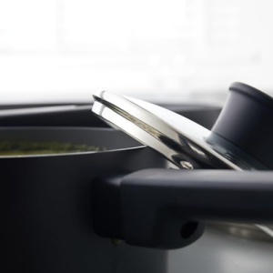 Russell Hobbs RH02839EU7 Cratita antiaderenta de 16 cm - Oala cu inductie, capac din sticla securizata si iesire de abur, performanta ridicata, usor de curatat, fara ulei, maner moale la atingere, garantie de 5 ani, colectia Shield - Img 10