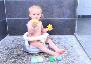 Scaun de baie pentru bebelusi Rotho Babydesign, rucsfeste, 7-16 luni, PerlsilberAlb - Img 7