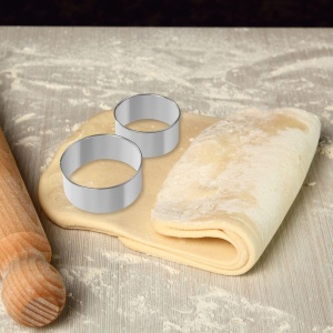 Set 2 forme pentru fursecuri Fackelmann, metal, multicolor, 8 si 9 cm - Img 2