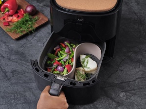 Set accesorii AEG AAFEK2 pentru friteuza cu aer cald protectie anti-pete dozator ulei - Img 3
