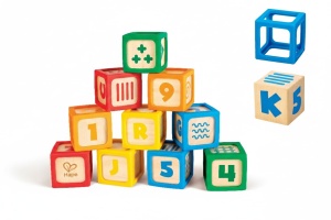 Set de blocuri din lemn Hape ABC, 10 piese, cu litere, cifre si culori vii